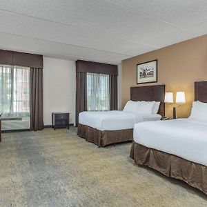 Standard Queen Room Mobility accessible